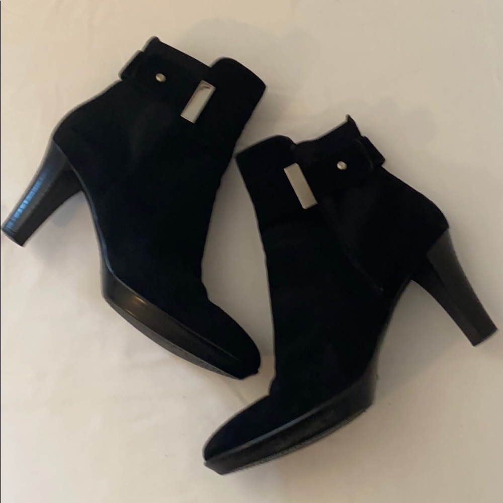 Aquatalia Vera Gomma  suede booties 8.5